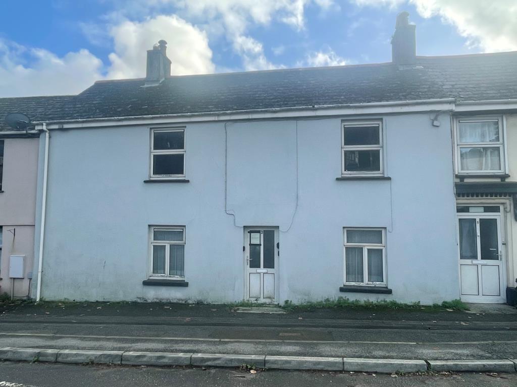 Lot: 102 - HOUSE FOR IMPROVEMENT - Further photo of front elevation
